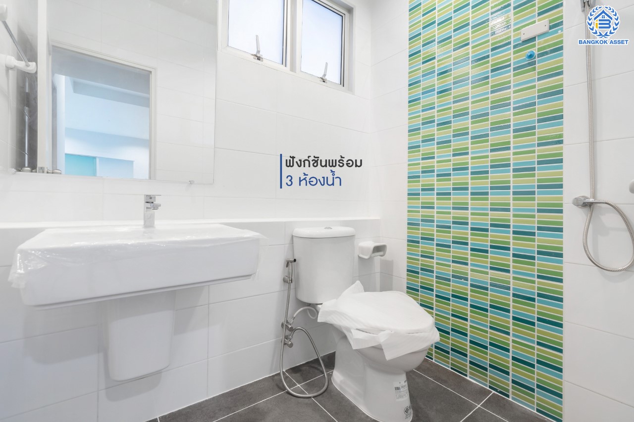 บ้านมือสองตกแต่งใหม่ ม.วิลล่าการ์เด้น3 บางกรวย-ไทรน้อย เนื้อที่ 54.2 ตร.ว. ฟังก์ชัน 4 ห้องนอน 3 ห้องน้ำ จอดรถได้ 2 คัน บรรยากาศเป็นส่วนตัว บนทำเลศักยภาพ ใกล้เซ็นทรัลเวสต์เกต เชื่อมต่อหลายเส้นทาง ถ.รัตนาธิเบศร์, ถ.กาญจนาภิเษก และราชพฤกษ์ และรถไฟฟ้า "สถานีบางพลู"...